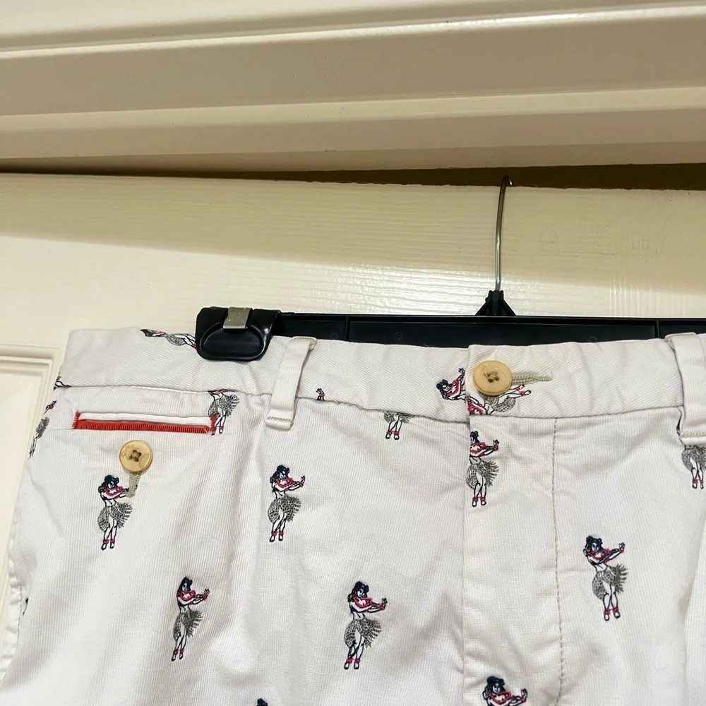 Tommy Bahama Waikiki Hula Girls Embroidered Shorts Mens 36 White Cotton Chino